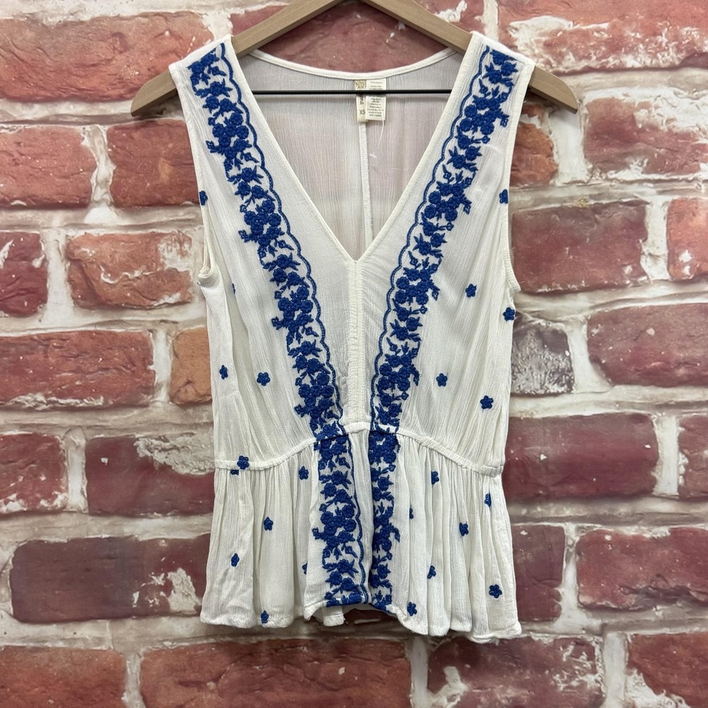 Japna Top Women's XS White Blue Boho Floral Embroidered Crinkle Casual Shirt
